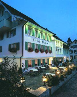 Bild Gasthof Hirschen Terrasse beleuchtet am Abend