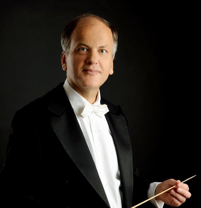 Neujahrskonzert mit der Ungarischen Kammerphilharmonie. Hier im Bild der Dirigent Professor Antal Barnas