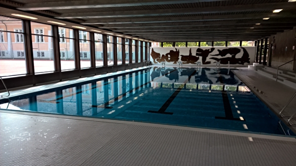 Schwimmhalle