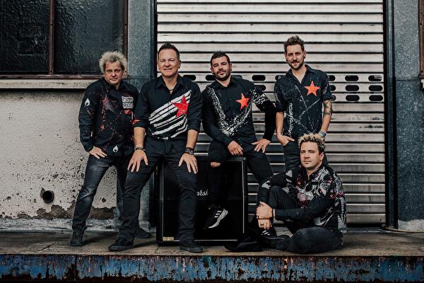 01_2023-09-23-Gruppenfoto-Rolltor-Konstellation-1-4342-scaled (1).jpg