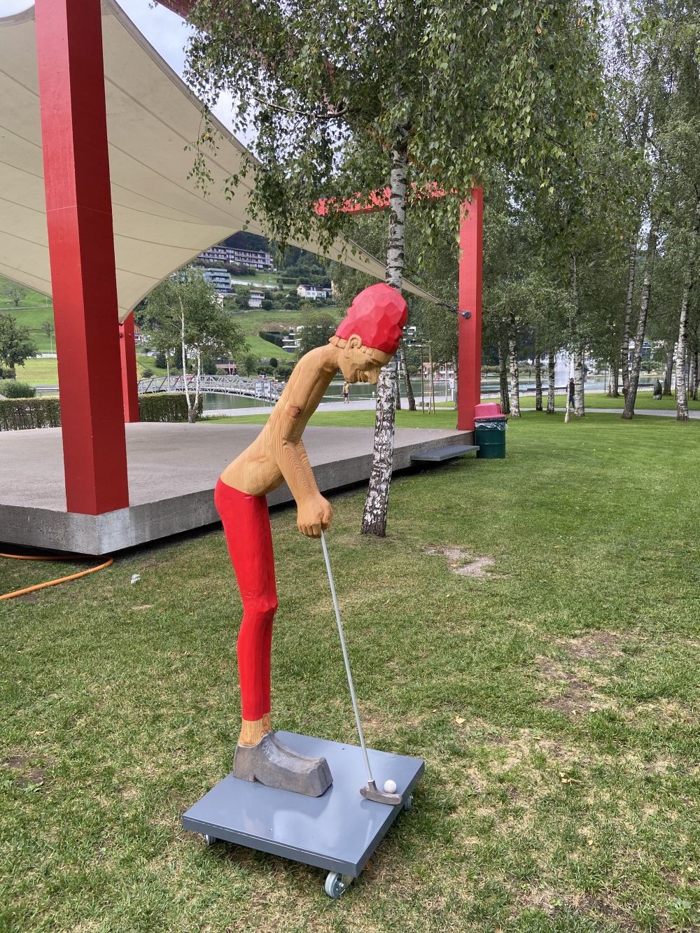 Der Minigolfspieler von Peter Bissig