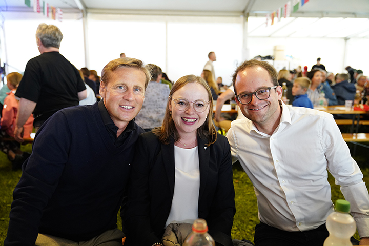 Gemeinderat Andreas Koltszynski, Regierungsrätin Laura Dittli, Gemeindepräsident Fridolin Bossard.