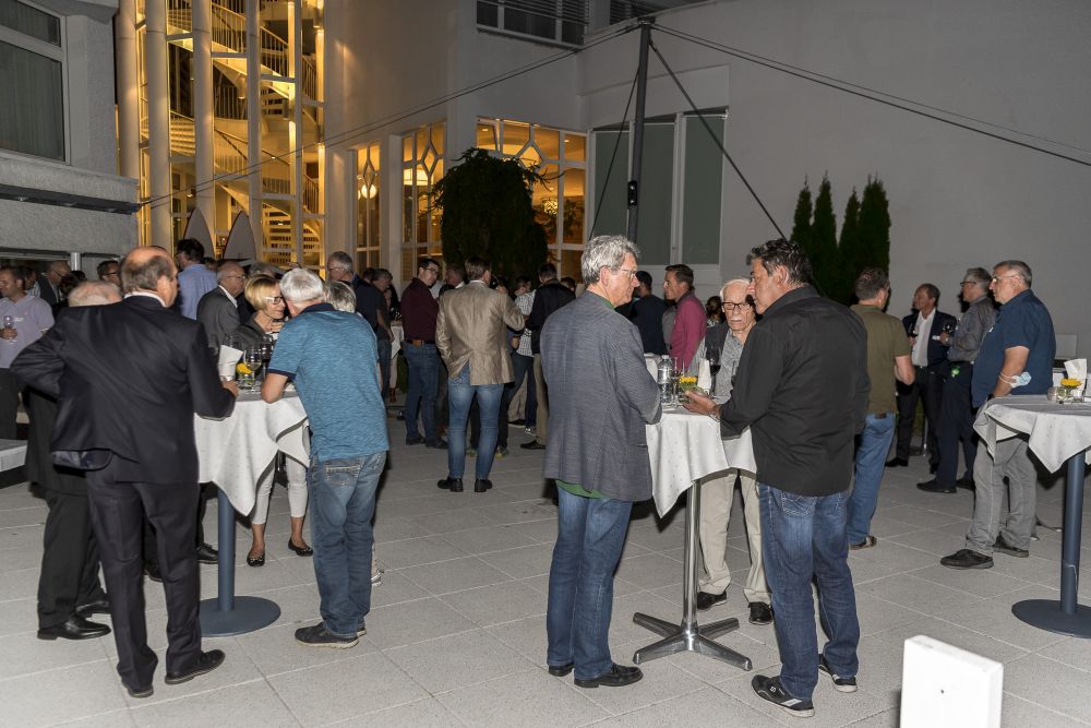 Apéro im Anschluss auf der Terrasse der Wilerbar