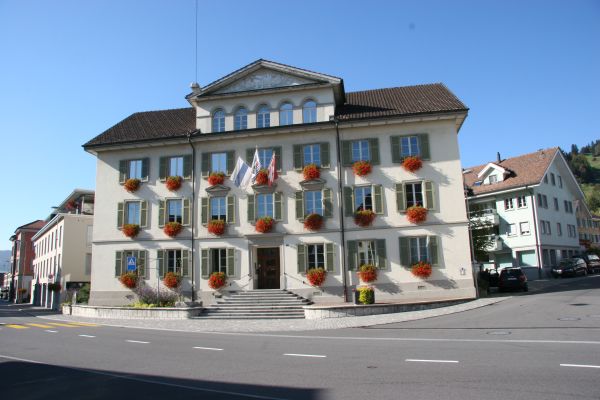 Abteilung Finanzen im Dorfschulhaus