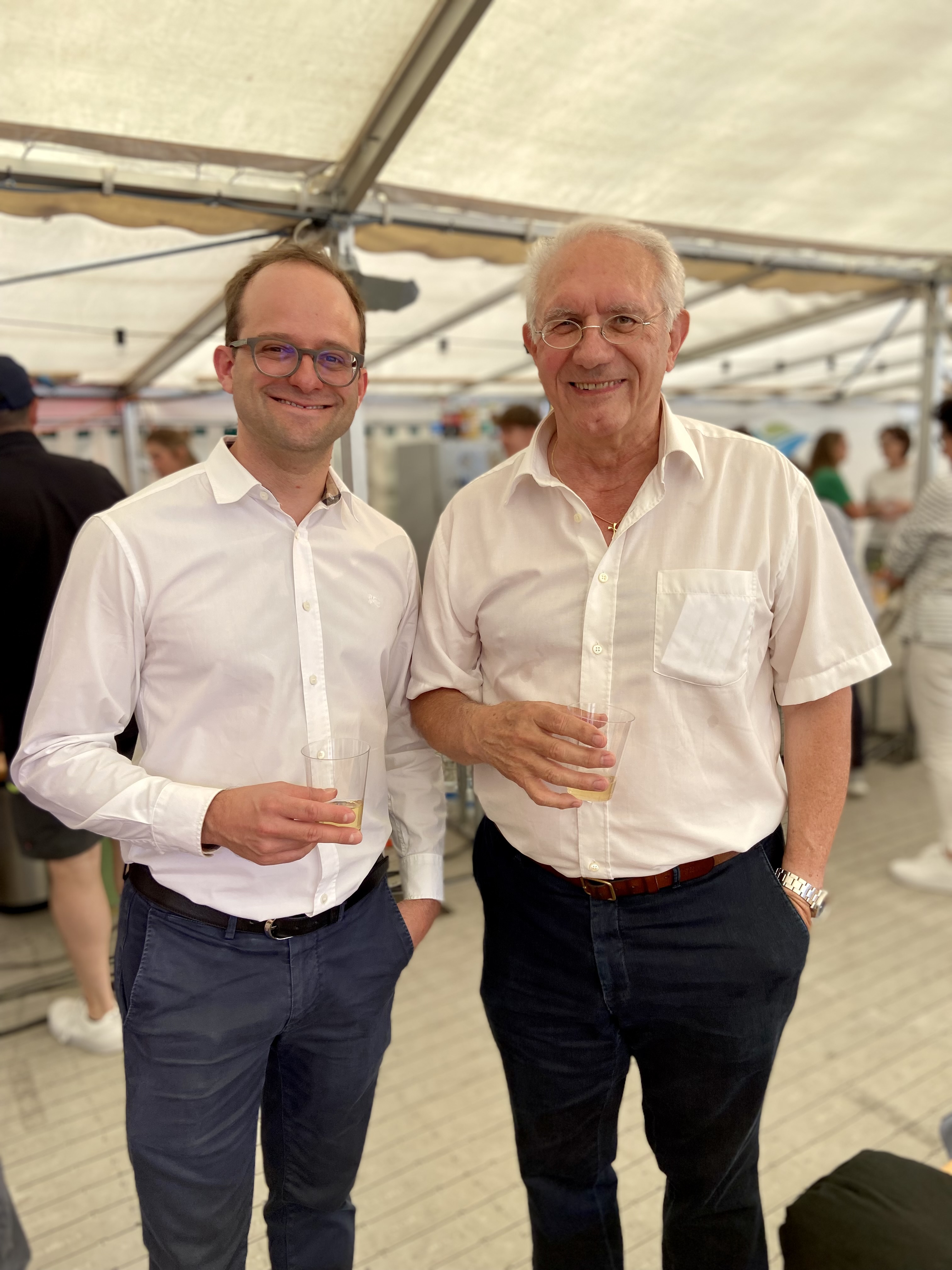 Gemeindepräsident Unterägeri Fridolin Bossard mit Gewinner des Ägeri Special Awards Eugen Häusler