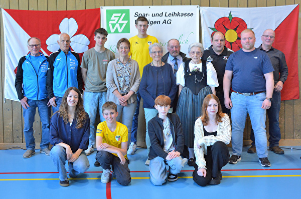 Alle Geehrten mit Gaby Studer und Fritz Ryser