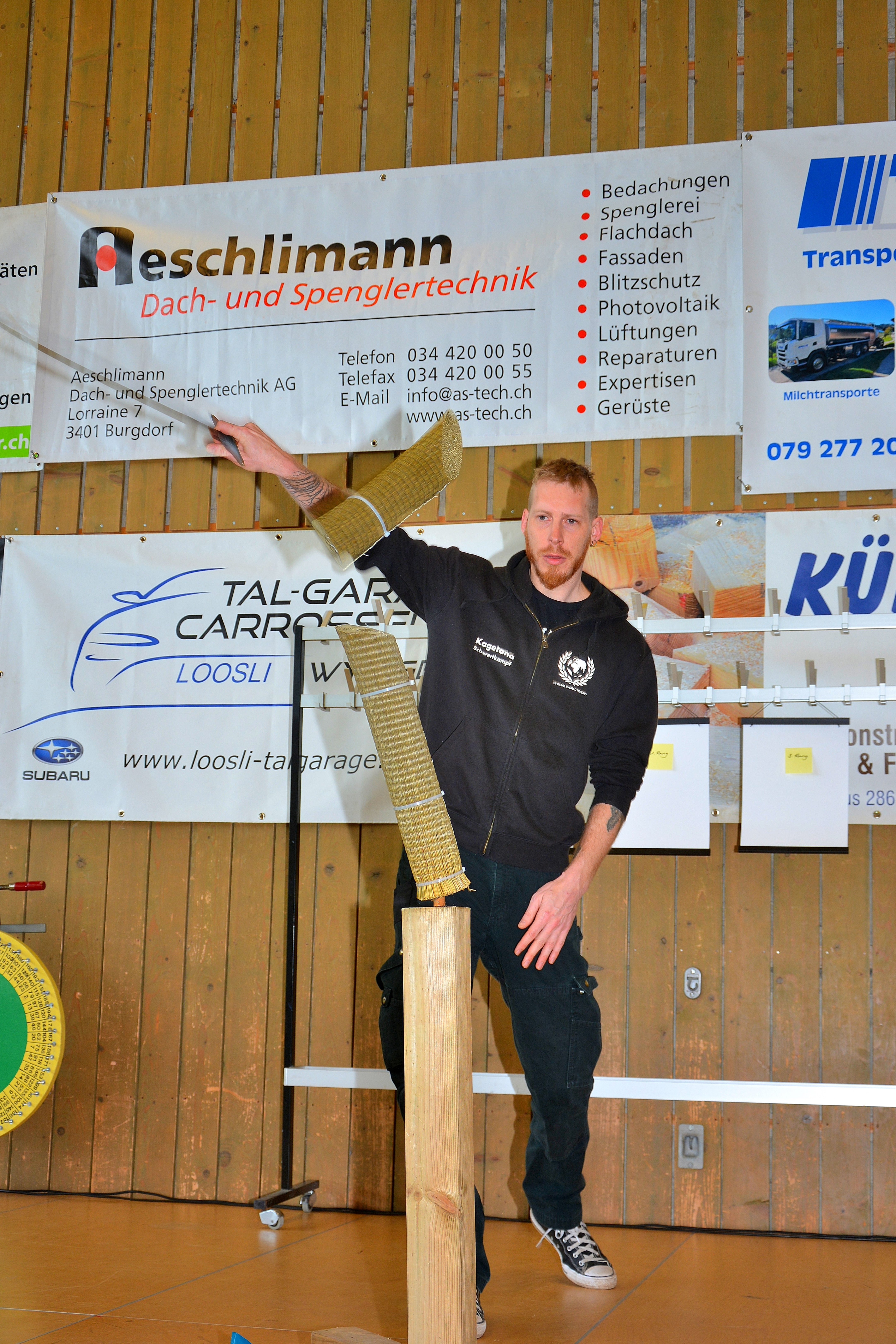in Aktion mit seinem Schwert