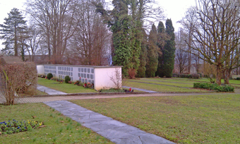 Urnenwand auf dem Friedhof Rüti