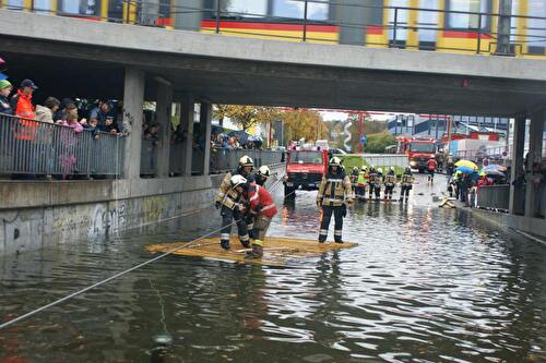 Spektakulär – für die diesjährige Hauptübung flutete die Feuerwehr die Unterführung Langmatt.