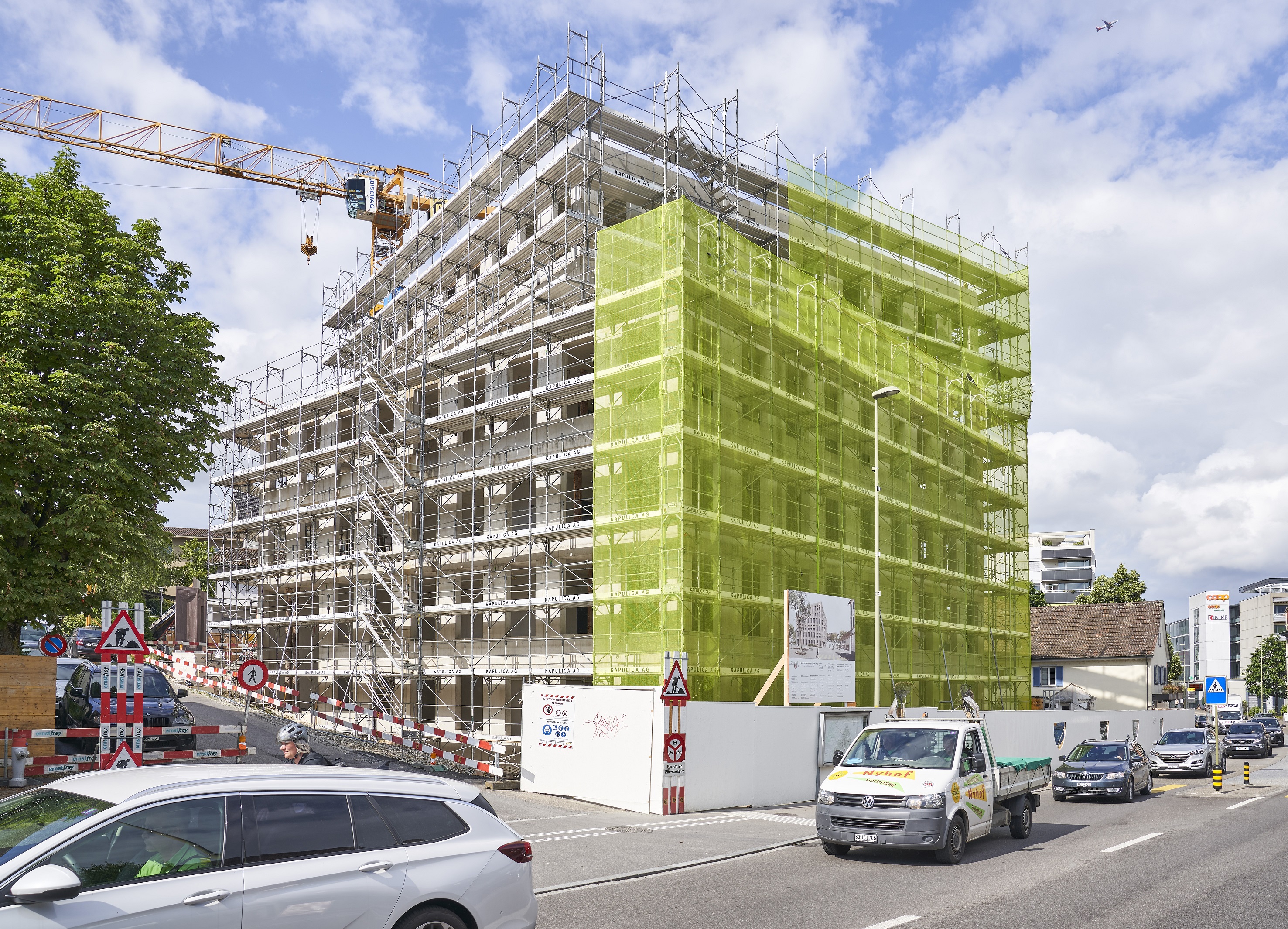 Die Bauarbeiten für das neue Gemeindehaus an der Hauptstrasse 24 in Oberwil sind auf Kurs.