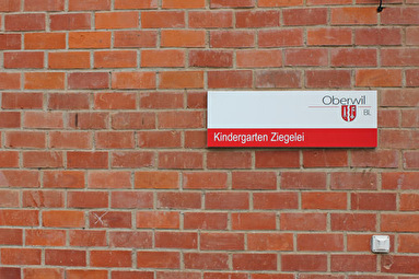 Aufgrund rückläufiger Kinderzahlen wird der Kindergarten Ziegelei bis auf weiteres an eine private Kinderkrippe untervermietet.