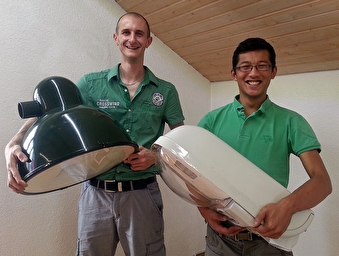Martin Kenny  und Sriprasert Nanthakorn präsentieren ihre LED-Einsätze