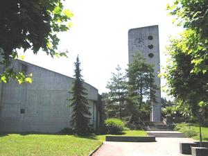 Unsere beeindruckende röm.-kath. Wendelinskirche findet sich in unmittelbarer Nähe zum Friedhof. 