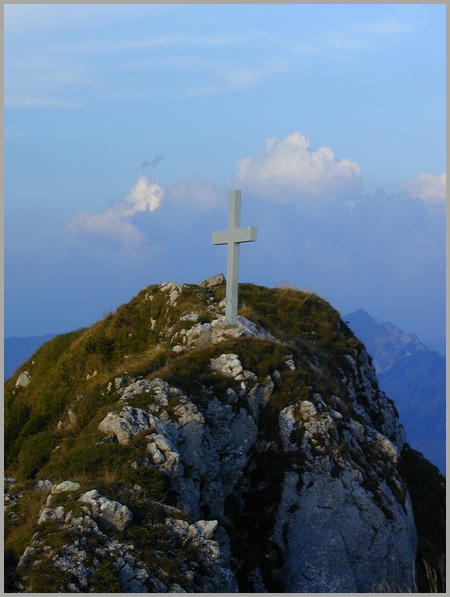 Le sommet de la Dent de Broc avec sa croix