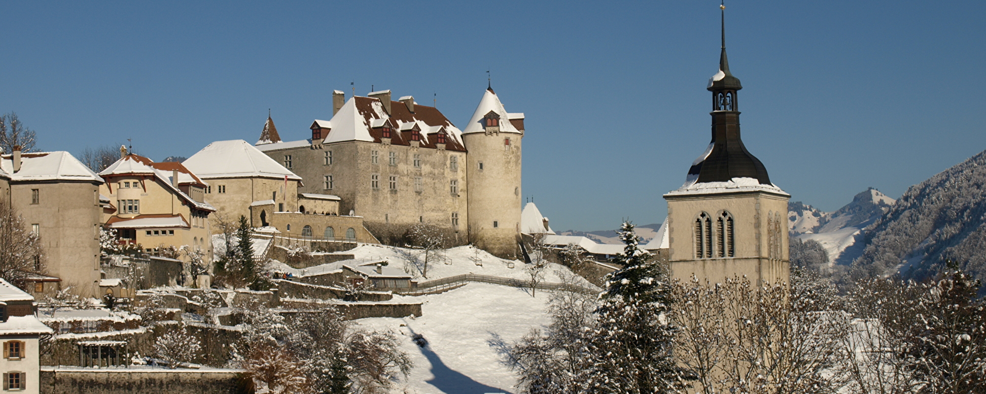Slider4-église-château en hiver