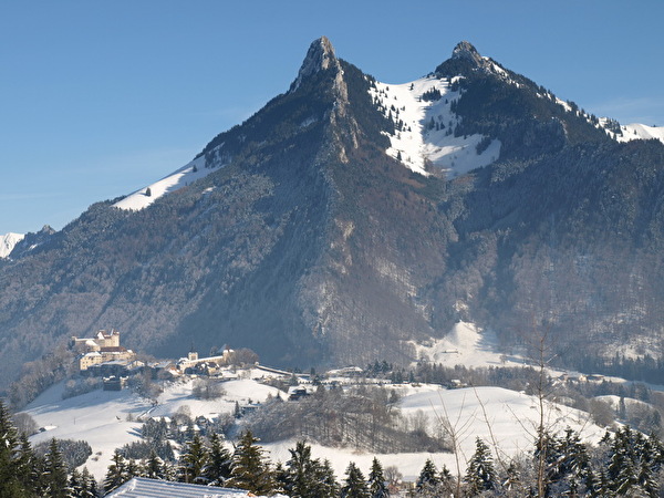 Gruyères avec la Dent de Broc et du Bourgo