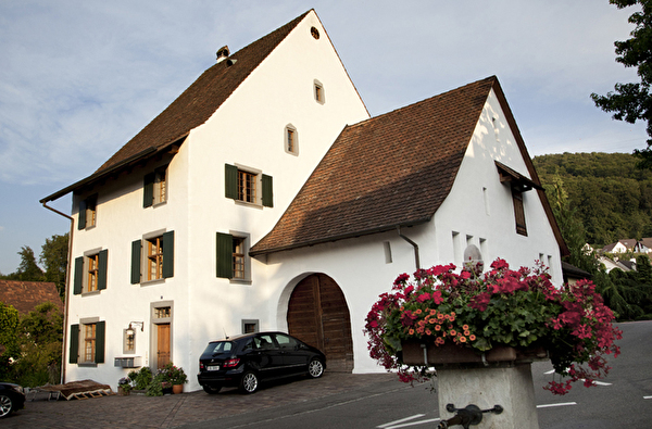 Hohes Haus Höche Huus Gemeinde Pratteln Bauernhaus schräge Haus