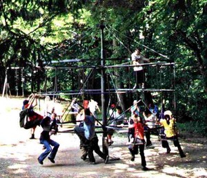 Spielkarussell auf der Spielwiese Bergmatten
