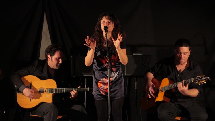 Le groupe Sirop d'la rue s'empare de la scène, avec sa décapante chanteuse Stéphanie !