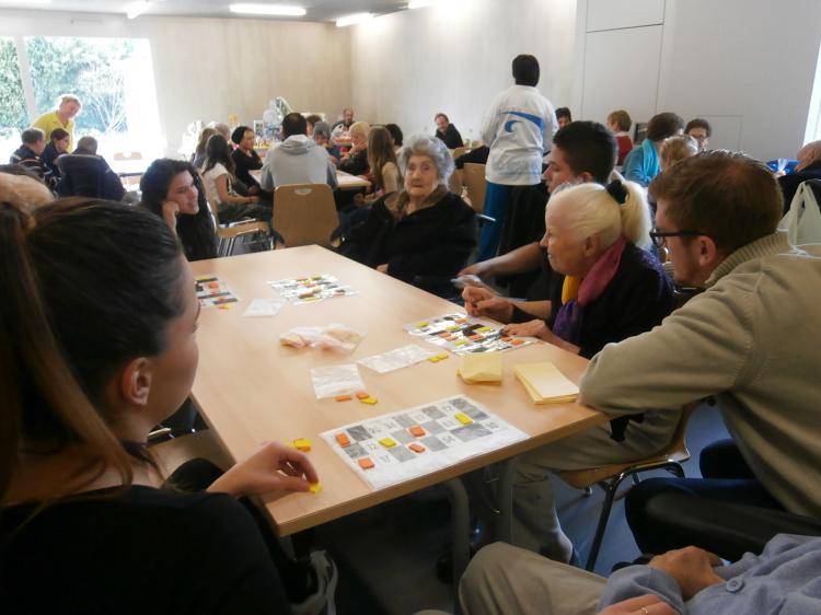 Une vingtaine de personne ont participé à ce premier loto intergénérationnel