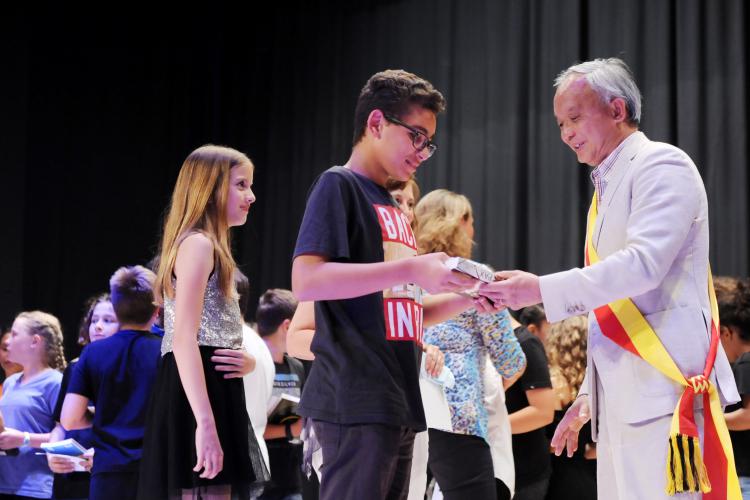 Remise des diplômes et des cadeaux