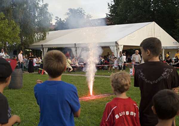 Vue d'ensemble de la tente de la fête