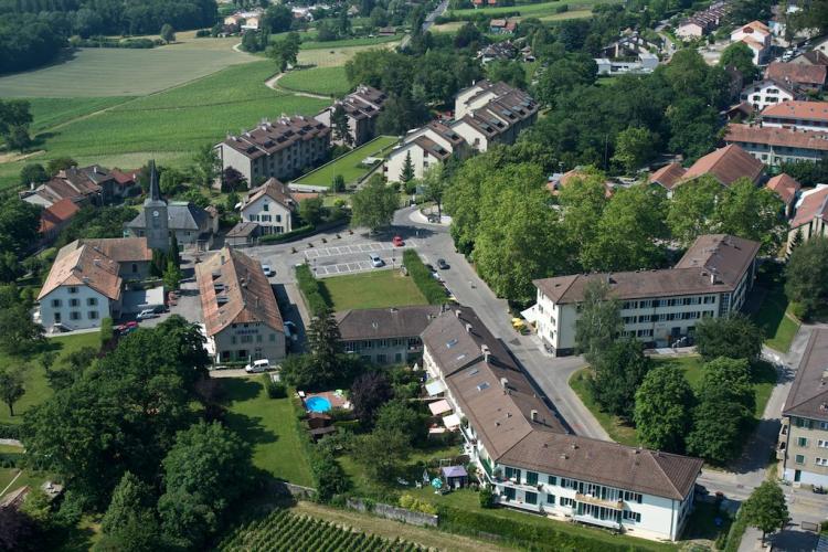 Vue aérienne de la place du village