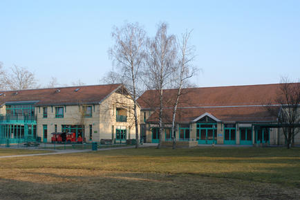 La salle communale et la crèche 