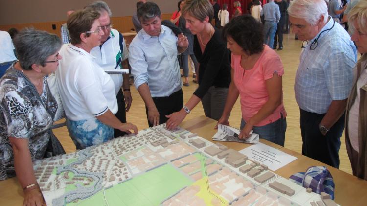 Fabienne Monbaron - Conseillère administrative de Plan-les-Ouates (au centre)