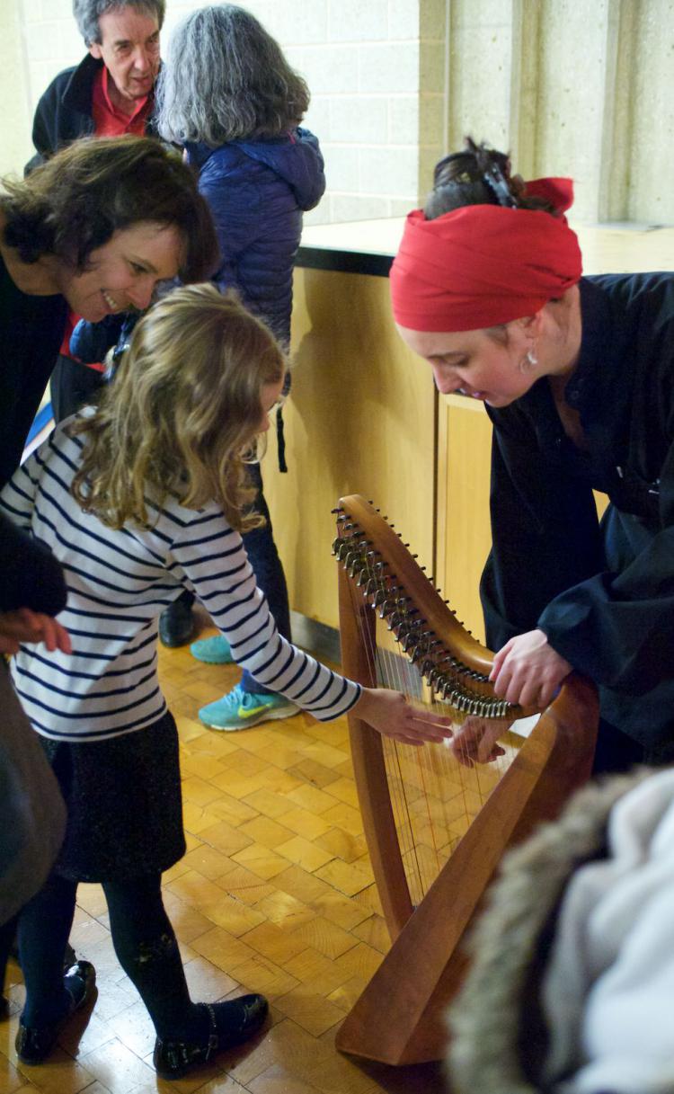 Animation autour de la harpe