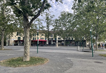 Place du village de Confignon