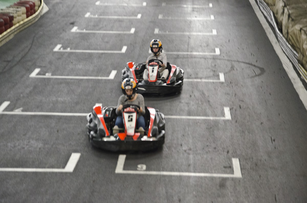 Die Fahrerinnen schenken sich gar nichts.