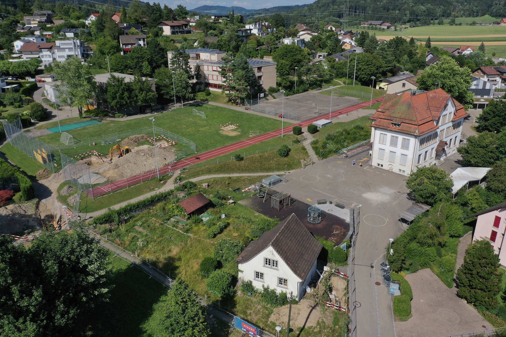 Vorbereitungsarbeiten für die neue Sporthalle, 14. Juli 2022