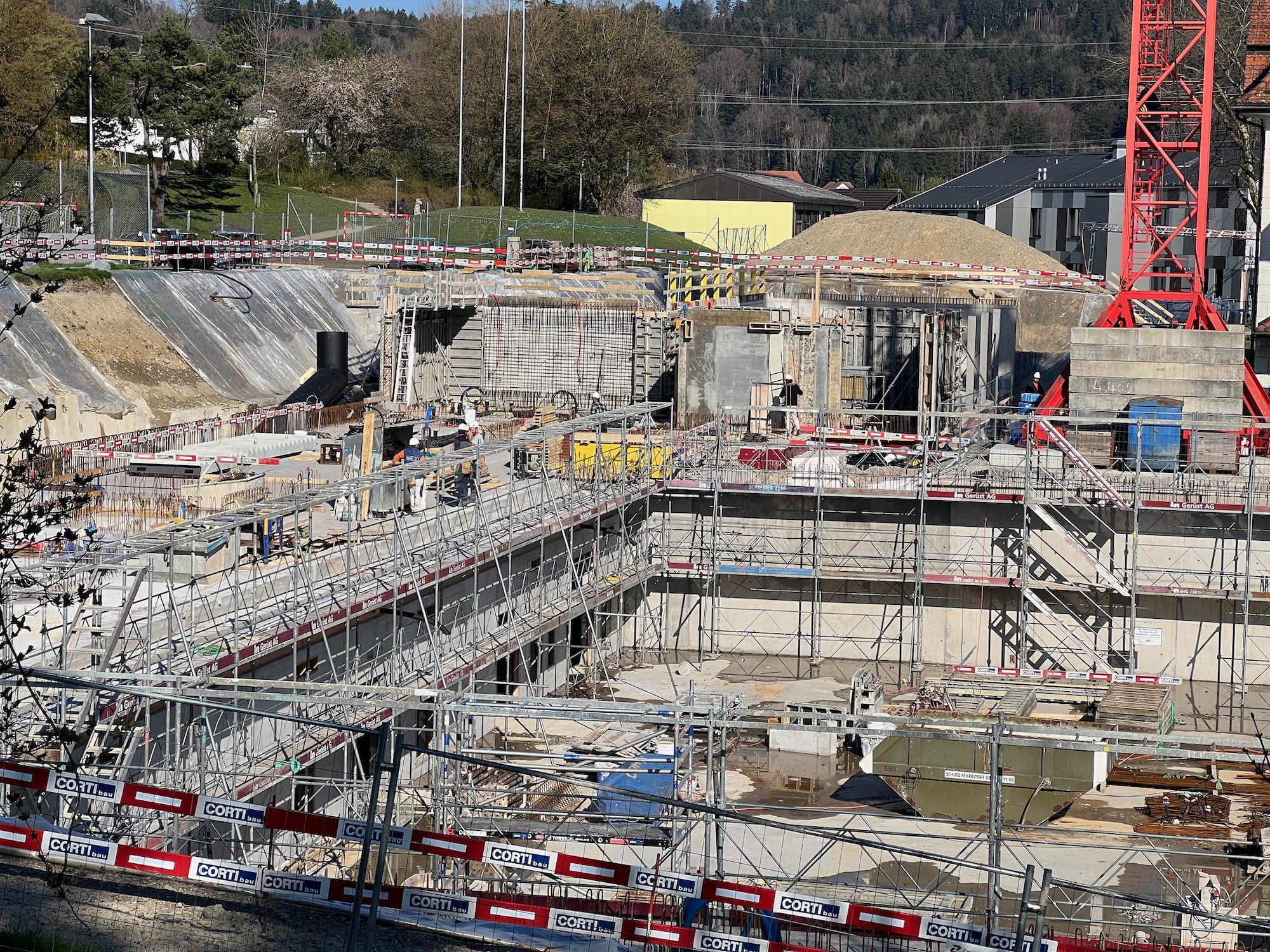 Baustelle neue Sporthalle am 6. April 2023