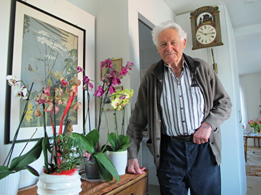 Jörg Kuhn mit seinen Orchideen im Altersheim Ebnet.