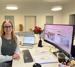 Noemi Zwick bereitet unter anderem die Sitzungen des Gemeinderates vor.