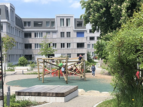 Das Rosenaupärkli beim Migros-Kreisel wurde Richtung Neubauten vergrössert und neu gestaltet.