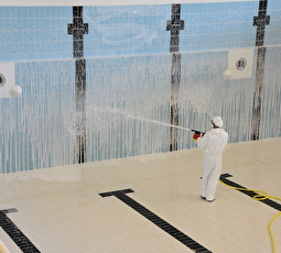 Während der Revision wird das Hallenbad auf Vordermann gebracht.