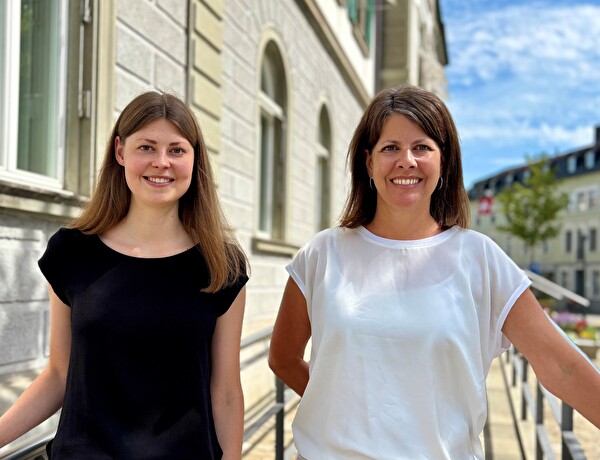 Ylenia Braun (links) und Manuela Keller arbeiten seit zwei beziehungsweise sieben Jahren im Personaldienst der Gemeinde.