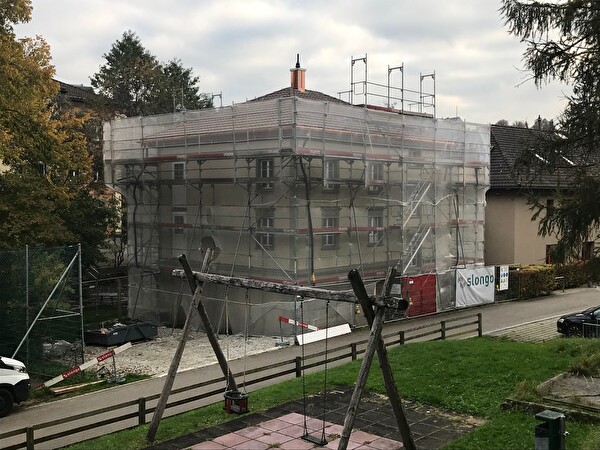 Die Schulliegenschaft Rosenau 7 wird derzeit aussen und innen aufgewertet.