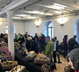 Einmal in Ruhe die wunderschönen Hauben anschauen: an der Ausstellung zum Silvesterchlausen am 30. und 31. Dezember