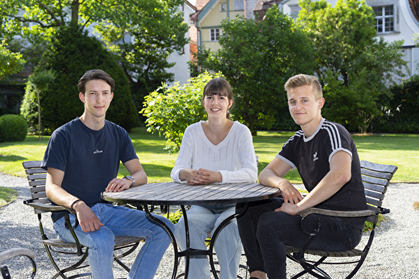 Die erfolgreichen Lernenden Uros Miljkovic, Silja Zurbriggen und Janick Huber (von links).