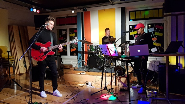 Die Finalteilnehmer des BandXOst Contest, Clark S, spielten am Samstag im Jugendzentrum Herisau.
