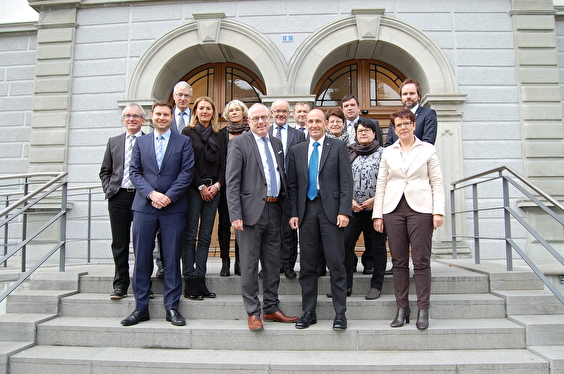 Kantonsregierung und Gemeinderat bei ihrem Treffen in Herisau.
