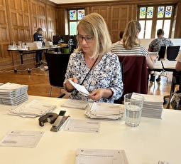 Als Weibelin leistet Tatjana Frischknecht auch logistische sowie organisatorische Unterstützung bei Wahlen und Abstimmungen.