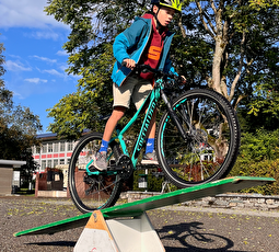 Dank den Fahrkursen lernen Schulkinder, ihr Velo zu beherrschen.