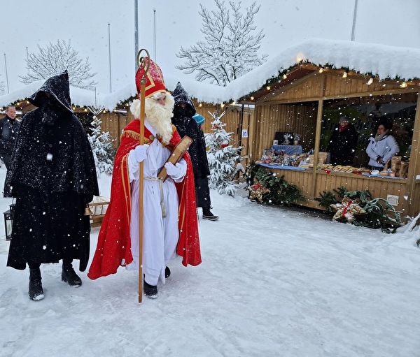 Foto Christchindlimarkt mit Samichlaus