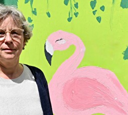 Judith Schlumpf auf dem Pausenplatz des Schulhauses Kreuzweg. Seit 25 Jahren hilft sie den Kindern, wieder auf beiden Beinen zu stehen.