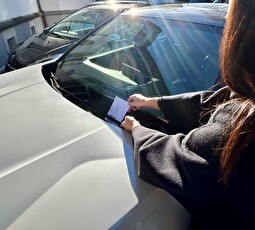 Die Mitarbeitenden sind von der Kantonspolizei ermächtigt, Bussen zu verteilen.