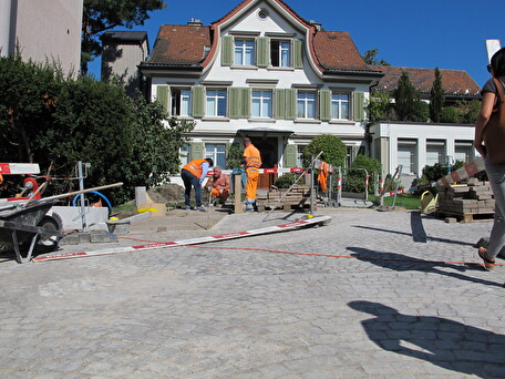 Auch die Vorplätze von Häusern wurden in die Sanierung der oberen Gossauerstrasse einbezogen.
